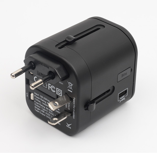 多插头插座 4500mA 全球壁式 USB 充电器 2